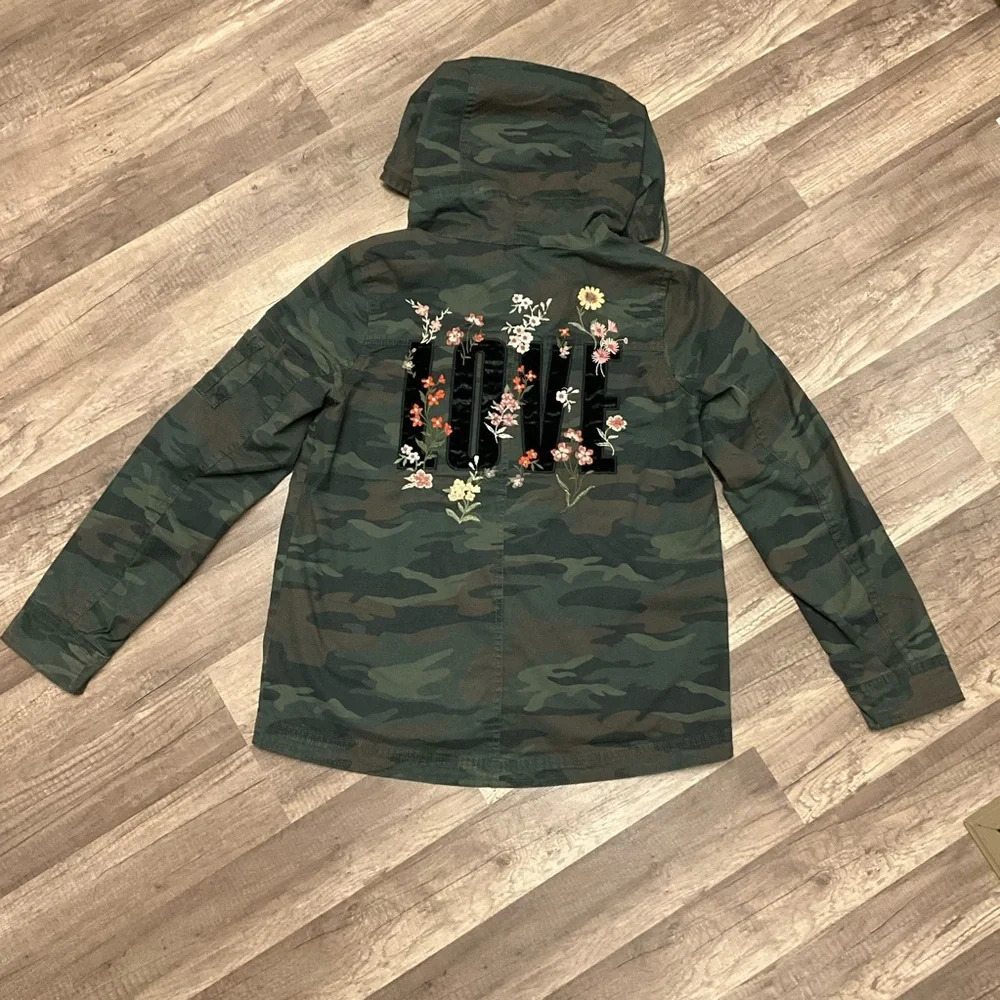 AEO Green Camo Love Embroidered Hood Jacket